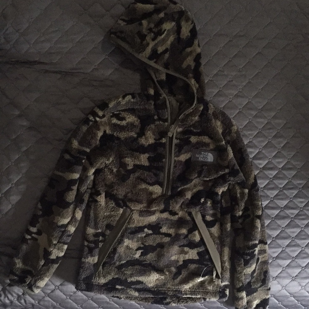 NWOT boys sz S north face camo half zip fleece